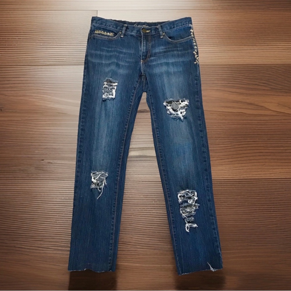 Eddie Bauer Women’s low rise Sz 8 Boyfriend Jeans Distressed torn Relaxed EUC